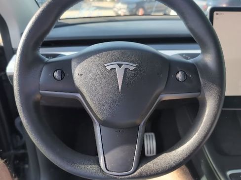 Used 2023 Tesla Model Y Performance image 11