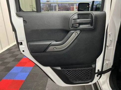 Used 2018 Jeep Wrangler Unlimited Sport AWD/4WD image 12
