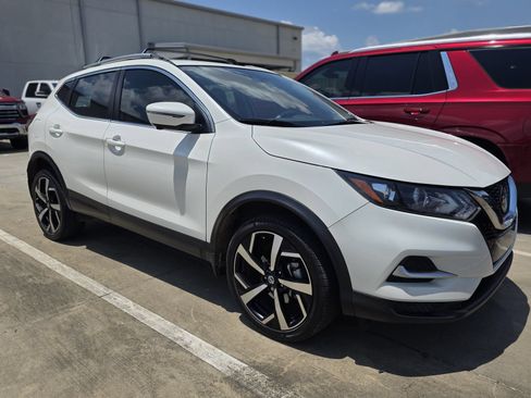 Used 2021 Nissan Rogue Sport SL FWD image 12