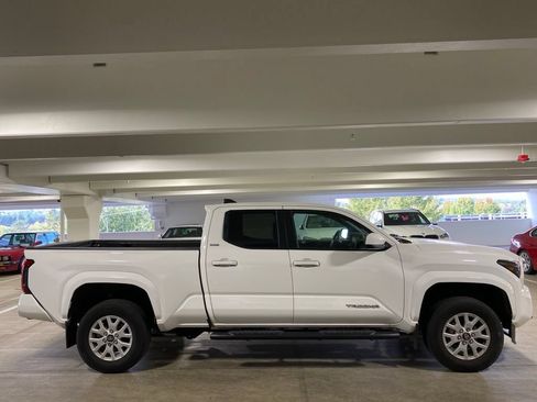 Used 2024 Toyota Tacoma SR5 AWD/4WD image 6