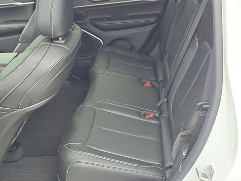 New 2025 Jeep Grand Cherokee Limited w/ Luxury Tech Group II image 12