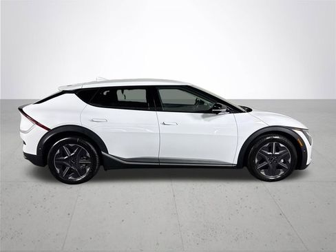 New 2025 Kia EV6 Light w/ Light LR Technology Package image 5