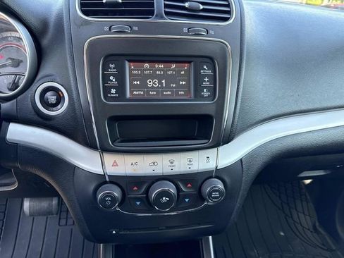 Used 2019 Dodge Journey SE FWD image 22