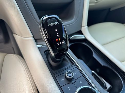 Used 2021 Cadillac XT6 Premium Luxury image 14