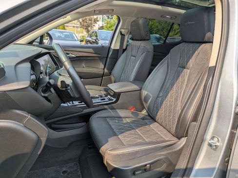 Used 2023 Buick Envision Avenir AWD/4WD image 30