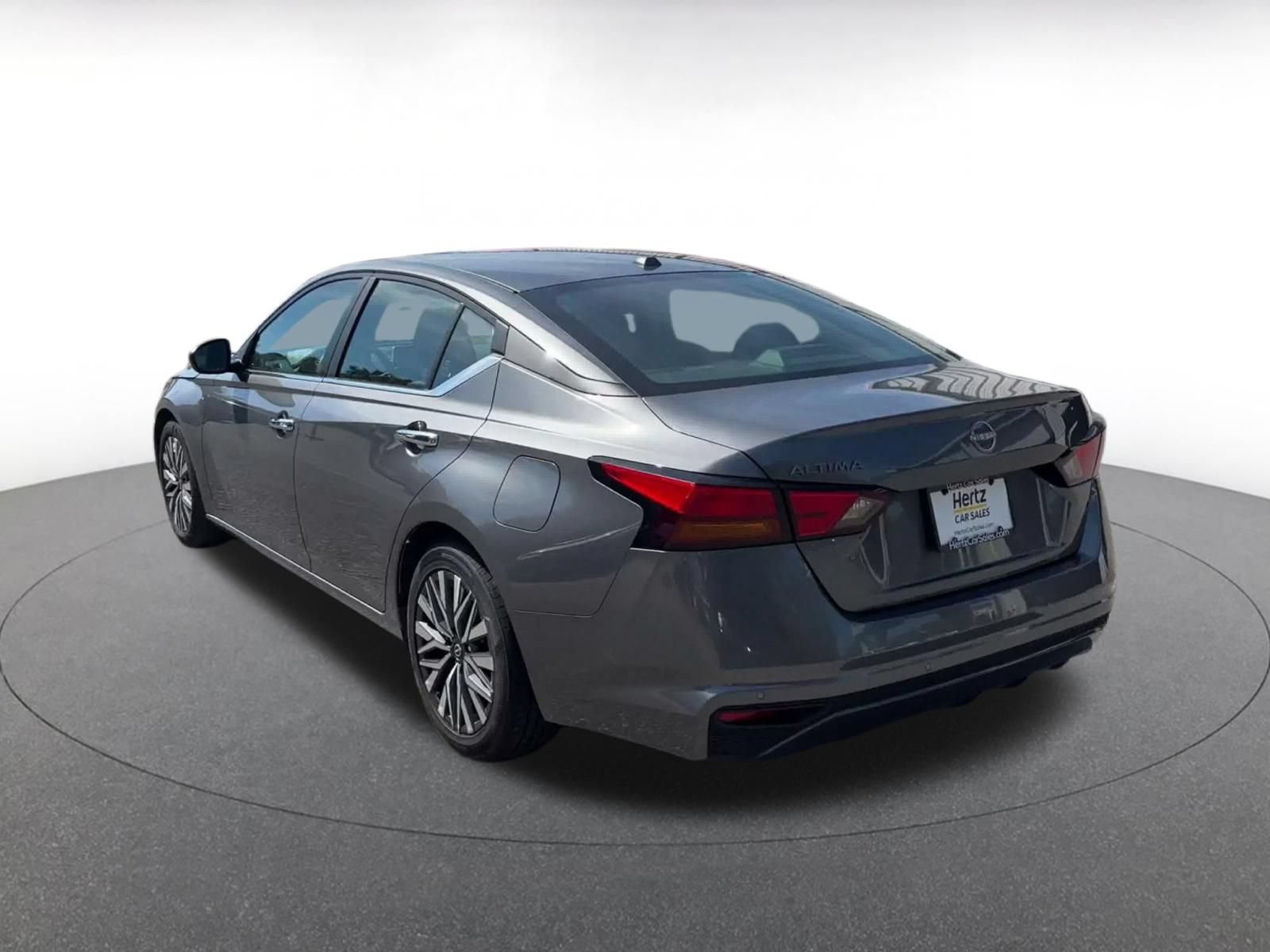 Used 2025 Nissan Altima 2.5 SV FWD image 9