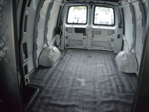 Used 2014 Chevrolet Express 2500 Extended image 22