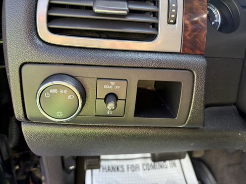 Used 2011 GMC Yukon Denali image 26