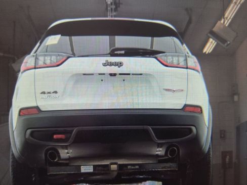 Used 2019 Jeep Cherokee Trailhawk w/ Cold Weather Group AWD/4WD image 14