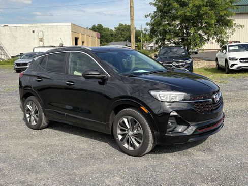 Used 2022 Buick Encore GX Select w/ Sport Touring Package FWD image 2