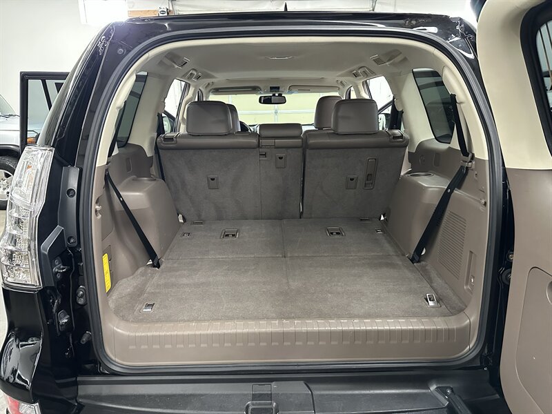 Used 2014 Lexus GX 460 w/ Premium Package AWD/4WD image 16