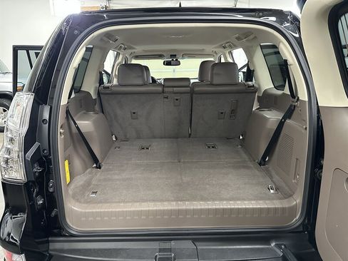 Used 2014 Lexus GX 460 w/ Premium Package AWD/4WD image 16