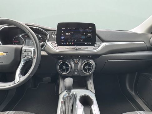 Used 2025 Chevrolet Blazer LT FWD image 17