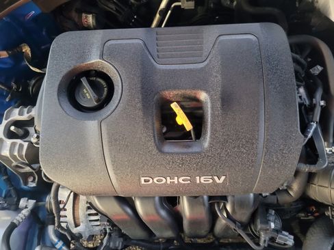 Used 2017 Hyundai Elantra SE image 30