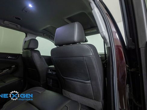 Used 2020 Chevrolet Suburban LT w/ Luxury Package AWD/4WD image 36