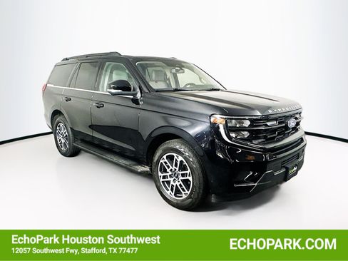 Used 2025 Ford Expedition Active AWD/4WD image 1