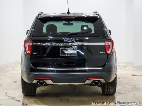 Used 2018 Ford Explorer XLT w/ Equipment Group 202A image 7