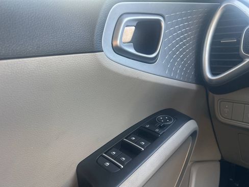 Used 2020 Kia Soul LX FWD image 12