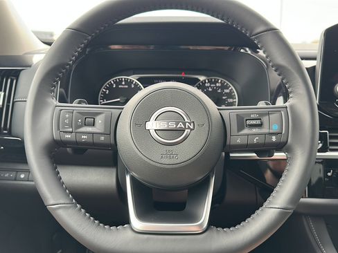 New 2025 Nissan Pathfinder SV image 18