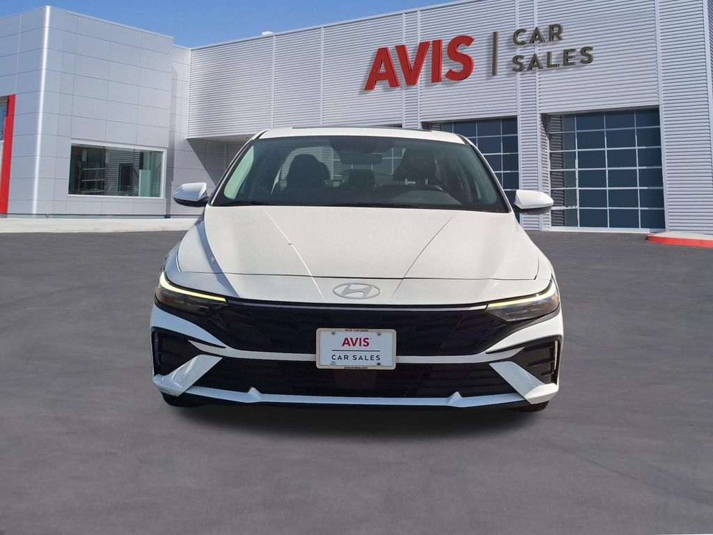 Used 2025 Hyundai Elantra SEL FWD image 2