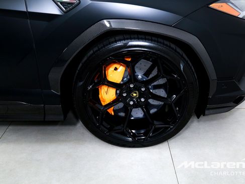 Used 2023 Lamborghini Urus Performante AWD/4WD image 32