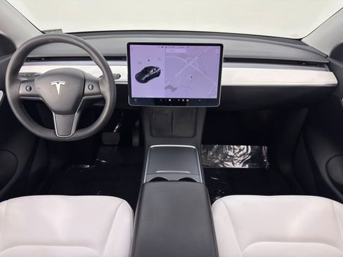 Used 2021 Tesla Model Y Long Range image 13