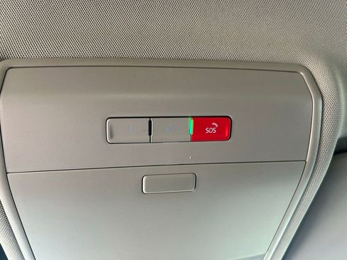 Used 2023 Volkswagen Atlas SE w/ Black Wheel Package image 31