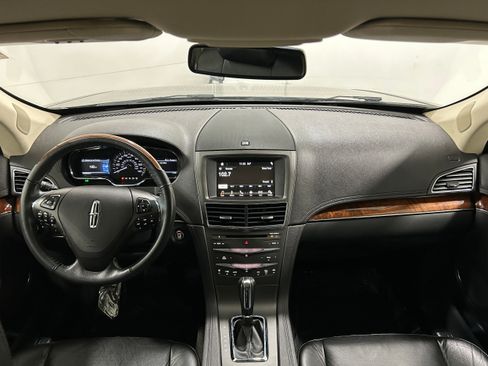 Used 2018 Lincoln MKT AWD image 14