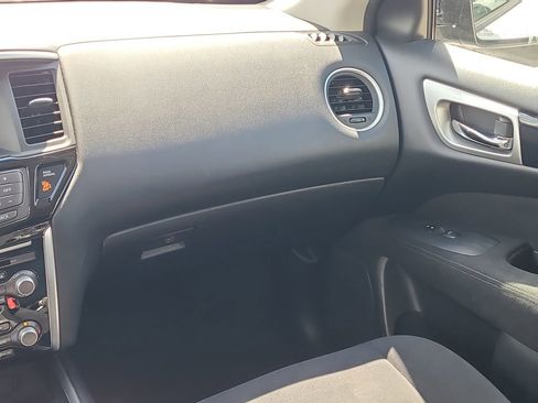 Used 2016 Nissan Pathfinder SV image 22