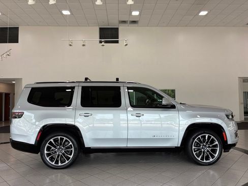 Used 2022 Jeep Wagoneer Series III w/ Premium Group I AWD/4WD image 18