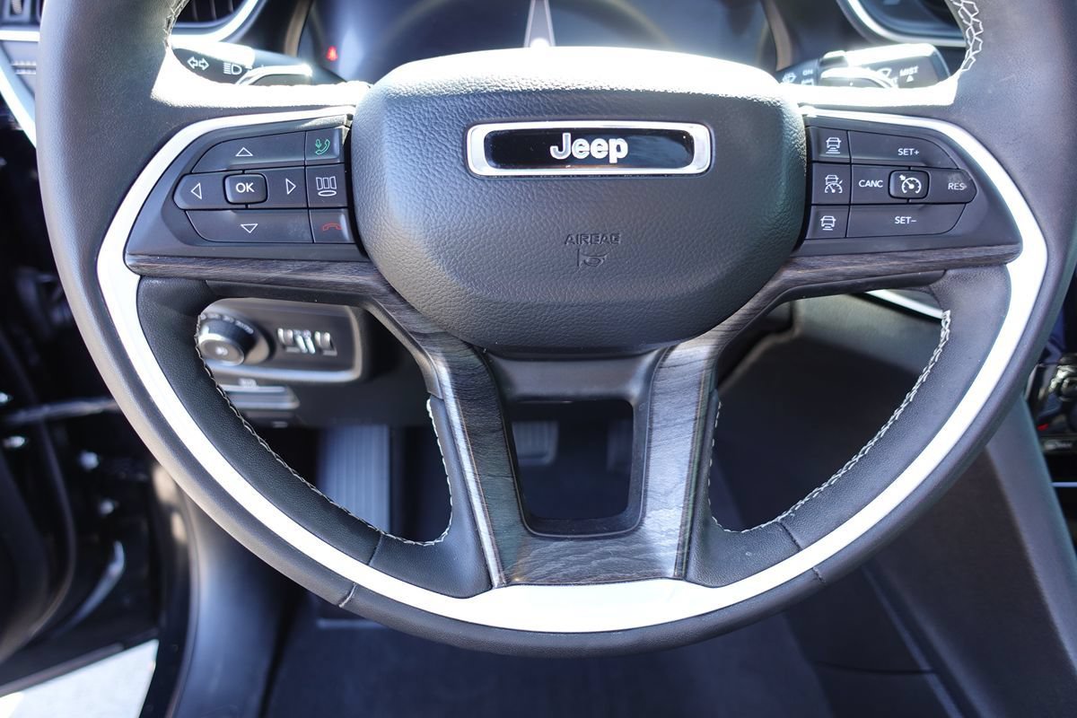 Used 2024 Jeep Grand Cherokee Limited w/ Black Appearance Package AWD/4WD image 51