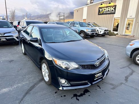 Used 2014 Toyota Camry SE image 1