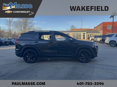 Used 2023 GMC Terrain SLE w/ Driver Convenience Package image 5