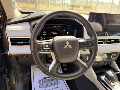 Used 2025 Mitsubishi Outlander SEL AWD/4WD image 18