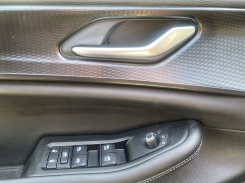 Used 2023 Jeep Grand Cherokee Laredo w/ Luxury Tech Group I AWD/4WD image 12