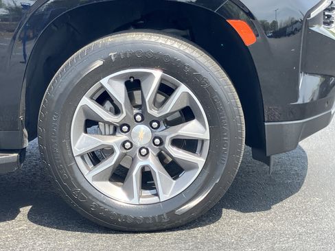 Used 2022 Chevrolet Suburban LT w/ Luxury Package image 6