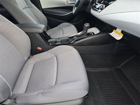 Used 2025 Toyota Corolla SE image 12