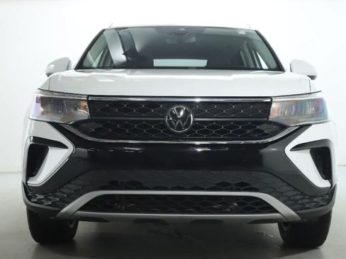 Used 2024 Volkswagen Taos SE AWD/4WD image 5