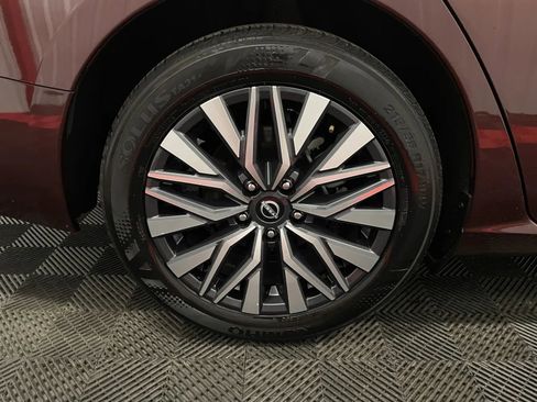 Used 2025 Nissan Altima 2.5 SV FWD image 16