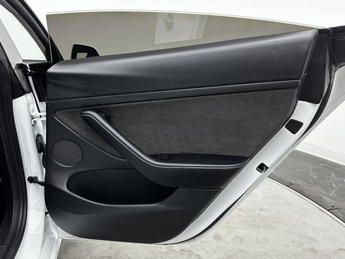 Used 2021 Tesla Model 3 Standard Range Plus image 31