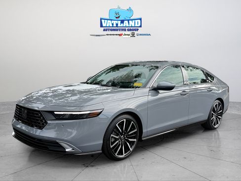 Used 2024 Honda Accord Touring image 1