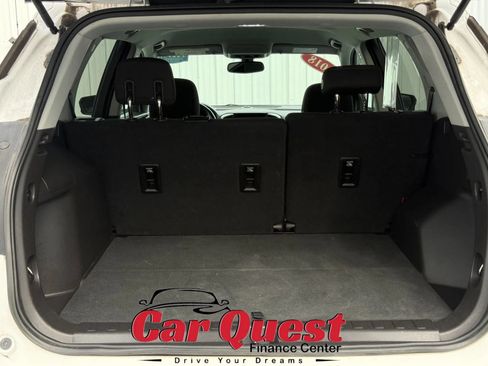 Used 2018 GMC Terrain SLE w/ Driver Convenience Package FWD image 14