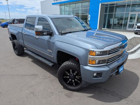 Used 2016 Chevrolet Silverado 2500 High Country w/ High Country Premium Package AWD/4WD image 4