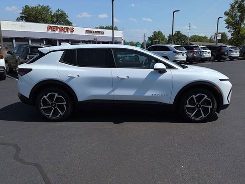 Used 2025 Chevrolet Equinox EV LT FWD image 8