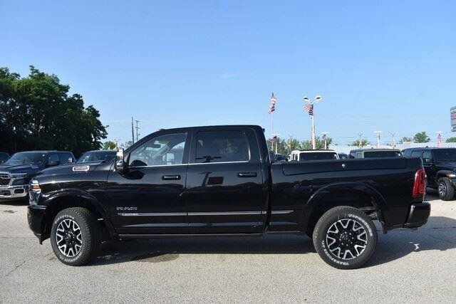 Used 2025 RAM 3500 Limited AWD/4WD image 3
