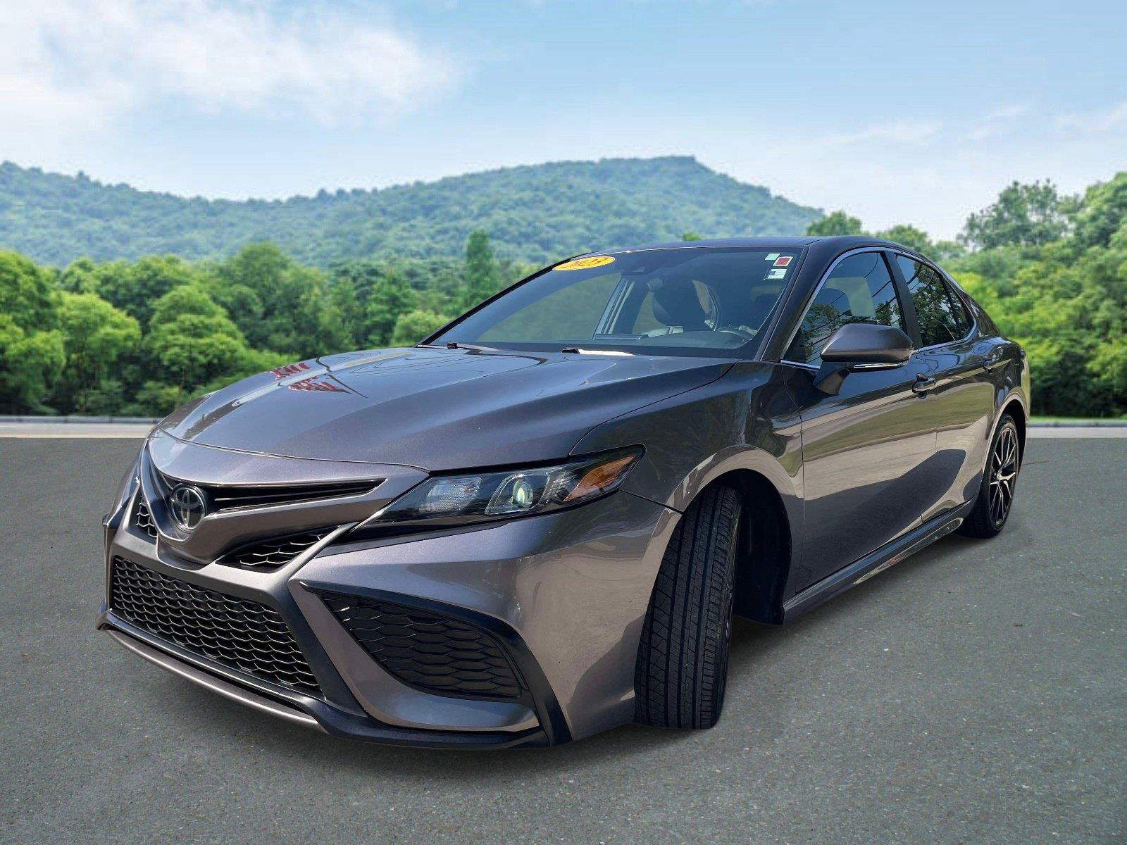 Used 2023 Toyota Camry SE FWD image 7