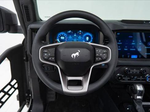 Used 2025 Ford Bronco Summertime image 32