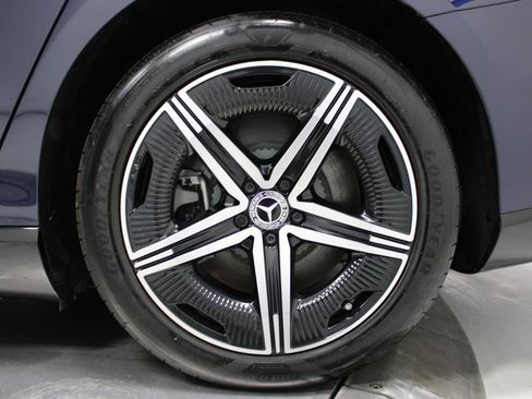 Used 2023 Mercedes-Benz EQS 580 4MATIC Sedan image 37