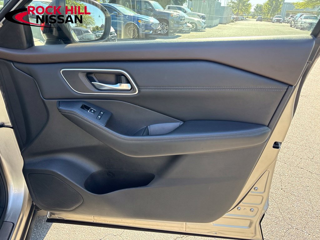 Used 2022 Nissan Rogue Platinum w/ Head-Up Display Package FWD image 34