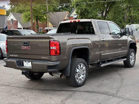 Used 2015 GMC Sierra 2500 Denali w/ Duramax Plus Package AWD/4WD image 8